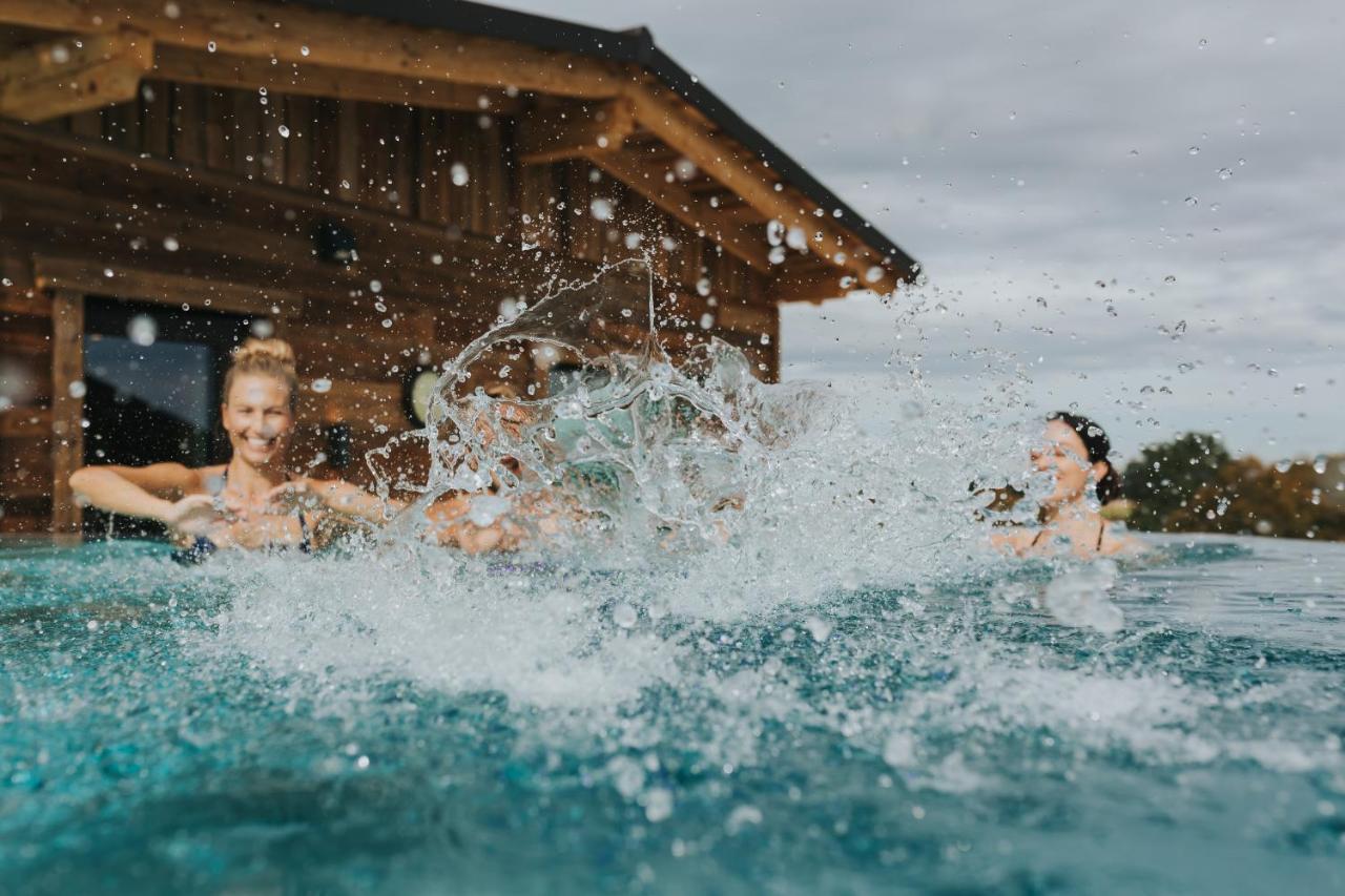 Ortner'S Resort Bad Fussing Luaran gambar The outdoor pool at the Aqua Mundo in De Eemhof