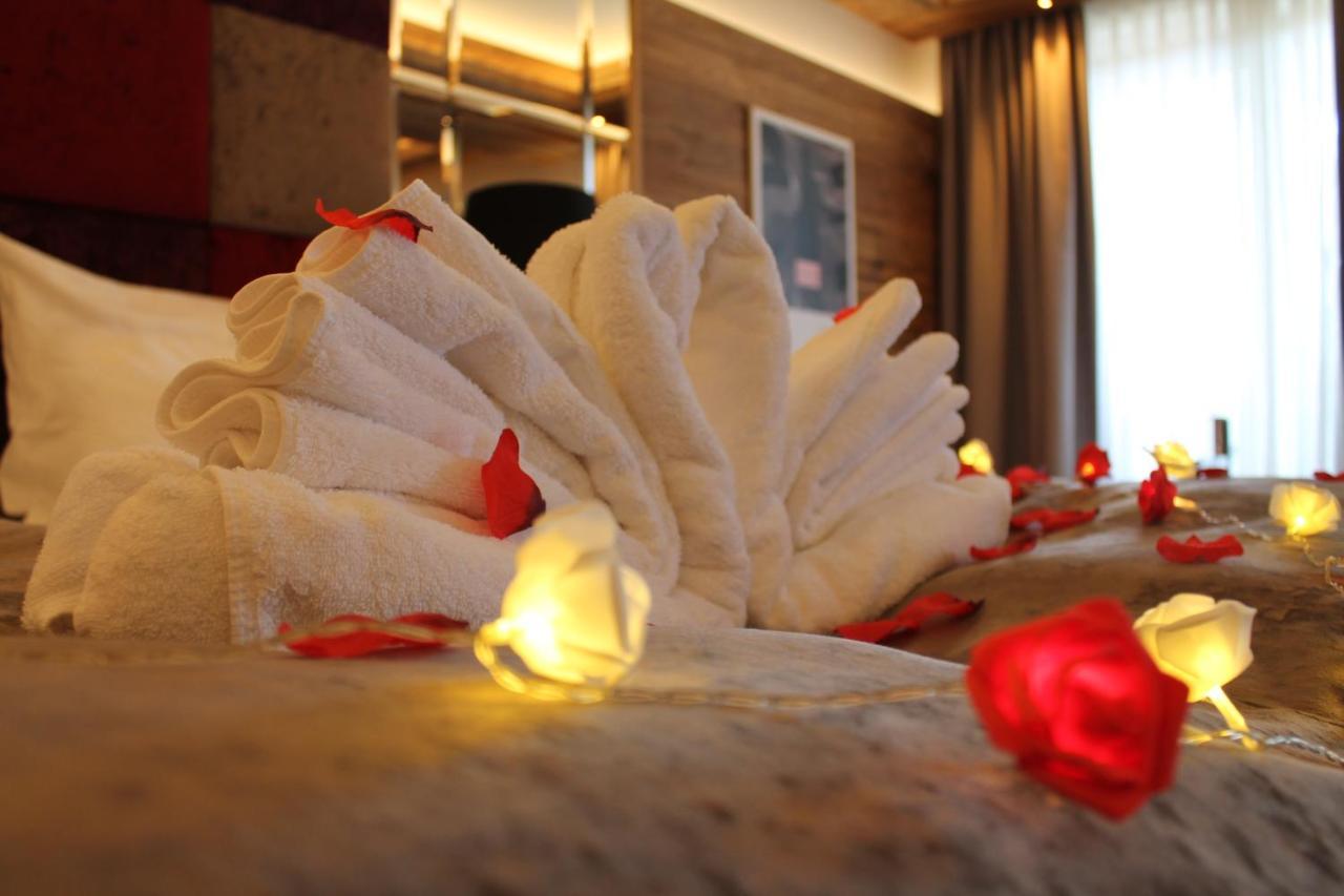 Ortner'S Resort Bad Fussing Luaran gambar A towel swan